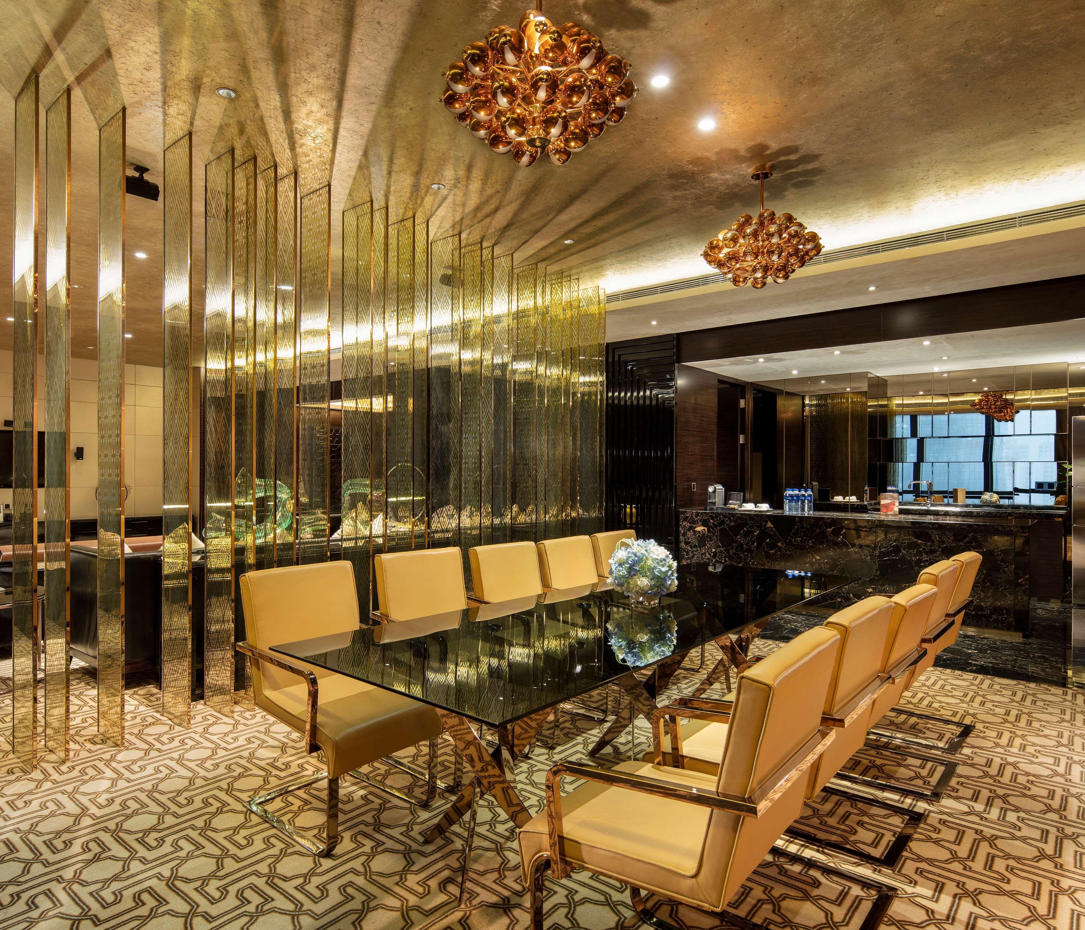 Hilton Shenzhen Futian, Metro Station At Hotel Front Door, Close To Futian Convention & Exhibition Center Экстерьер фото